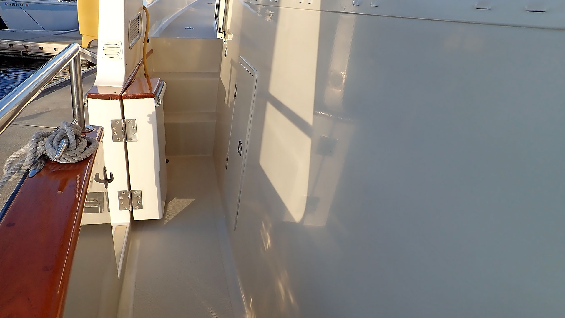 Willard 40 Aloha JMYS Trawler Listing -52